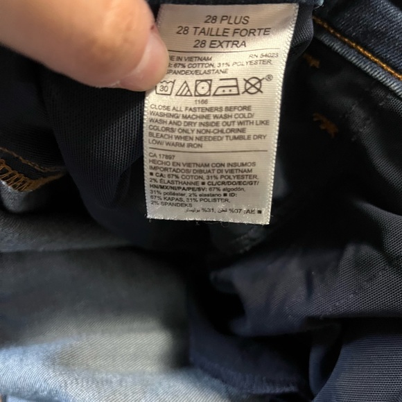 Size 28 Old Navy Kicker Boot Jean - Picture 3 of 3